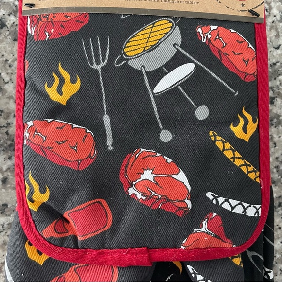 Cuisinart BBQ Set Apron, Oven Mitt, Pot Holder and Kitchen Towel - Picture 3 of 5
